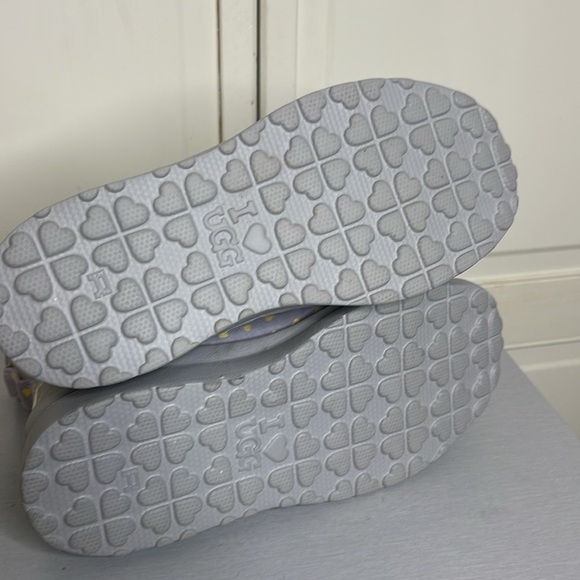 UGG AUSTRALIA Women’s I HEART UGG Low Cut Boot Grey/Yellow Hearts US Size 7 - Picture 7 of 7